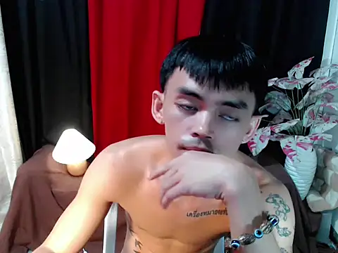 urhunky_boy Show in webcam