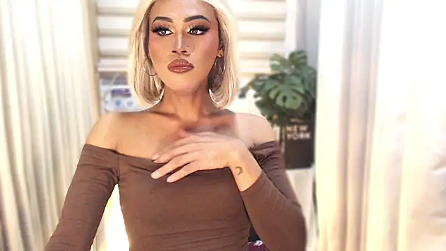 Show modela Winnie_Harllow na web-kameri
