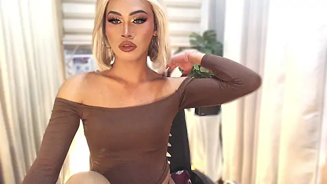 Show modela Winnie_Harllow na web-kameri