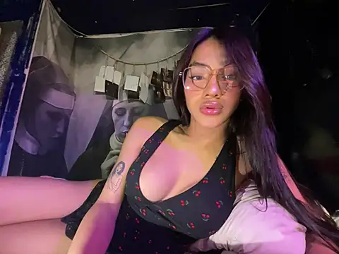 itsmekarinaaa's Webcam Show