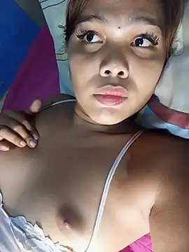 yolly_fox webcam show