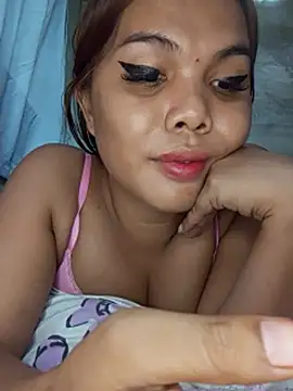 yolly_fox's Webcam Show