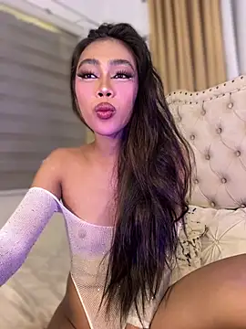 Pokazy przed kamerką – Innocent_yanixx69