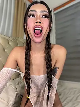 Innocent_yanixx69's Webcam Show