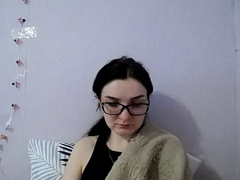 Shiny_gine – Naživo chatovacia miestnosť