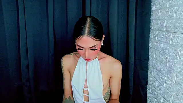 הופעת וובקאם של Transmedusaxxx