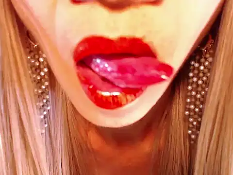 הופעת וובקאם של NaughtyFastCum