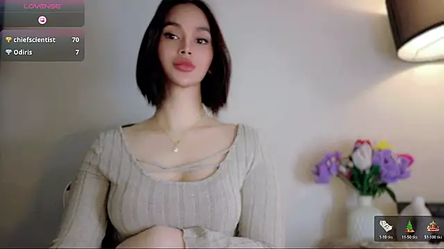 Anna_HollyDoll: διαδικτυακό σόου στην κάμερα