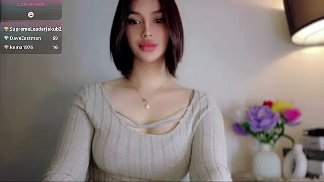 Anna_HollyDoll: διαδικτυακό σόου στην κάμερα