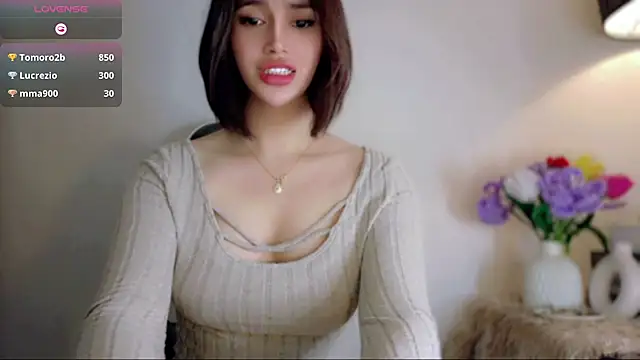Anna_HollyDoll: διαδικτυακό σόου στην κάμερα