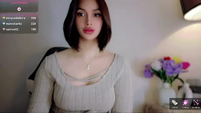 Anna_HollyDoll Show in webcam