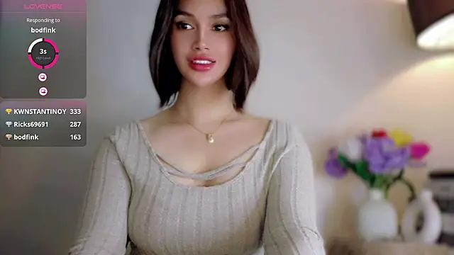 Anna_HollyDoll: διαδικτυακό σόου στην κάμερα
