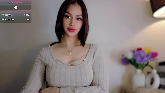 Show modela Anna_HollyDoll na web-kameri