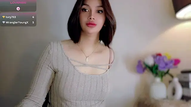 Anna_HollyDoll: διαδικτυακό σόου στην κάμερα