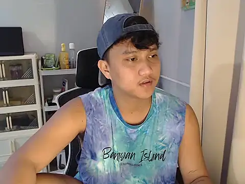 הופעת וובקאם של Asian_Neil143