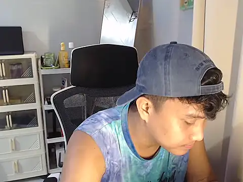 Asian_Neil143 网络视讯表演
