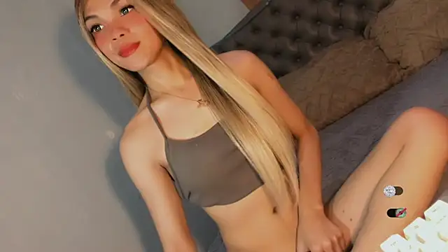 bella_enchantra Show in webcam