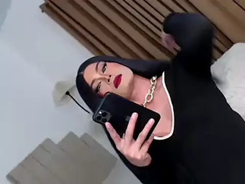 Mia_holtxxx: διαδικτυακό σόου στην κάμερα