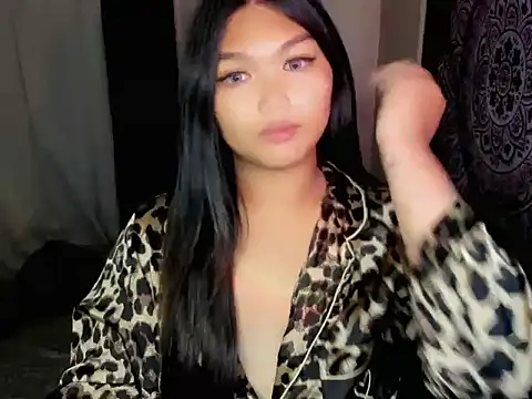 Lou_heart Show in webcam
