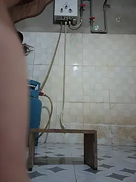 Muna_LM: διαδικτυακό σόου στην κάμερα
