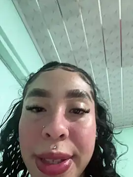 Xiiki 라이브 XXX 채팅