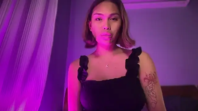 AlaiaXPixie Show in webcam