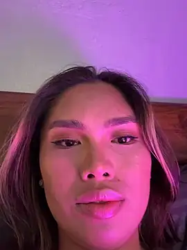 Show modela AlaiaXPixie na web-kameri