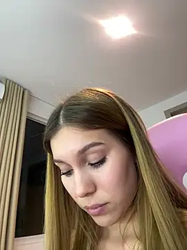 Nikii__n Webbikameraesitys