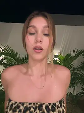Nikii__ Show in webcam