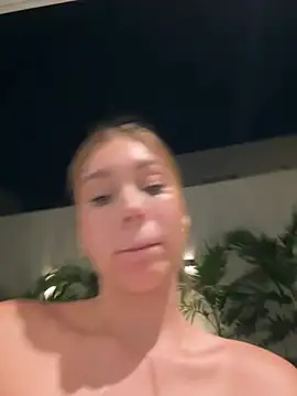 הופעת וובקאם של Nikii__