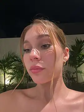 Nikii__ live XXX chat