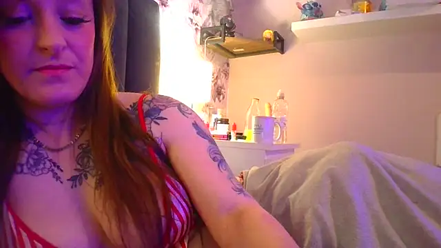 Chat +18 de LucyRoseMae ao vivo