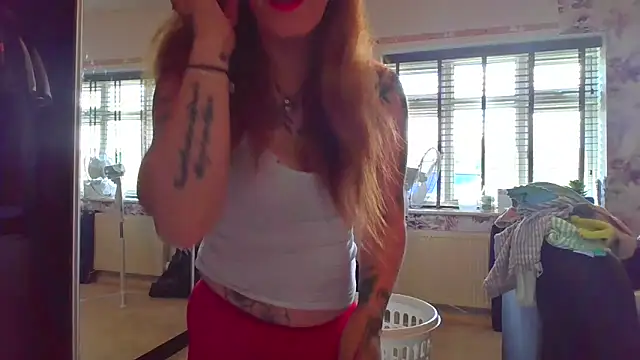 LucyRoseMae live XXX chat