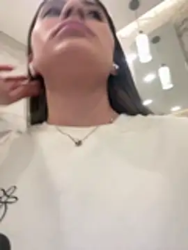 Nicolle_v élő XXX-chatje