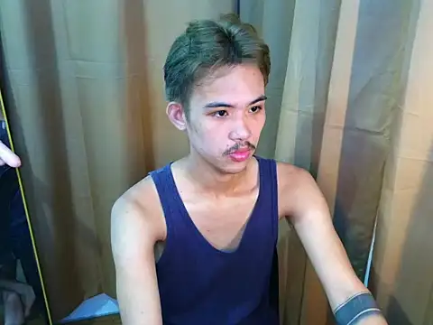 UrasianCummer02 Show Webcam