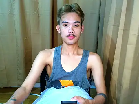 UrasianCummer02's Webcam Show