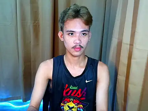 UrasianCummer02 Pertunjukan Webcam