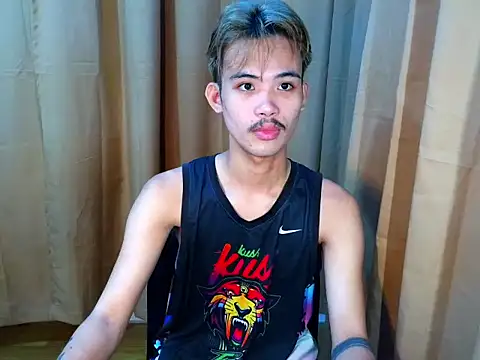 UrasianCummer02 Pertunjukan Webcam