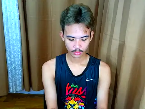 הופעת וובקאם של UrasianCummer02