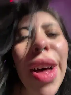 Draculona-666's Webcam Show