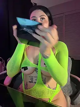 Chat +18 de Draculona-666 ao vivo