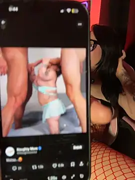 Draculona-666's Webcam Show