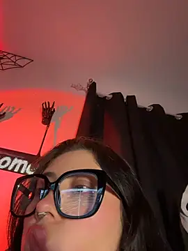 Draculona-666's Webcam Show