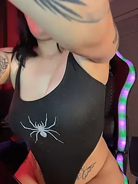 Draculona-666's Webcam Show