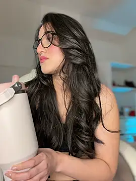 julieta_jhonss' Live XXX Chat