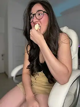 julieta_jhonss Show in webcam