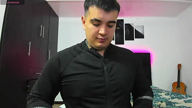 Show modela thiago__cp01 na web-kameri