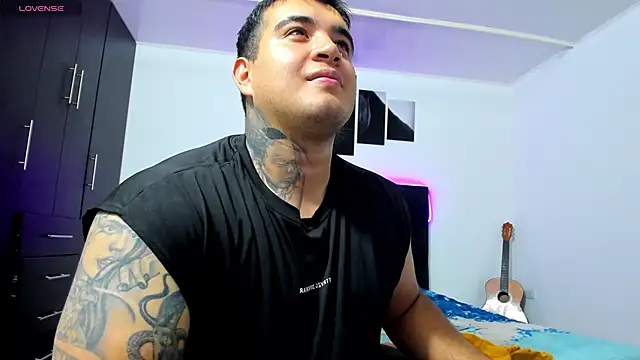 Show modela thiago__cp01 na web-kameri