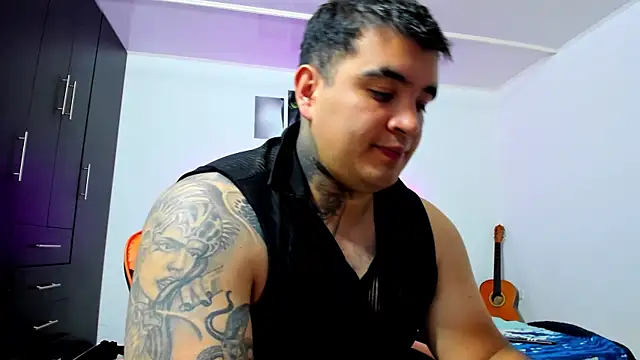 thiago__cp01: διαδικτυακό σόου στην κάμερα