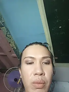 manilafoxts Show in webcam